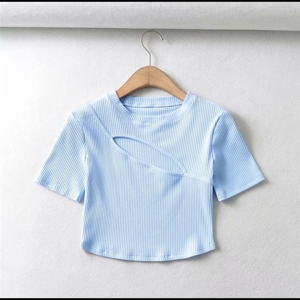 Women’s blue ribbed knit slash crop top